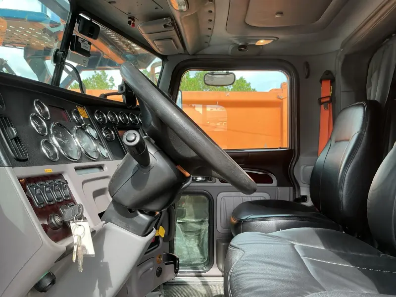 2017 PETERBILT 389