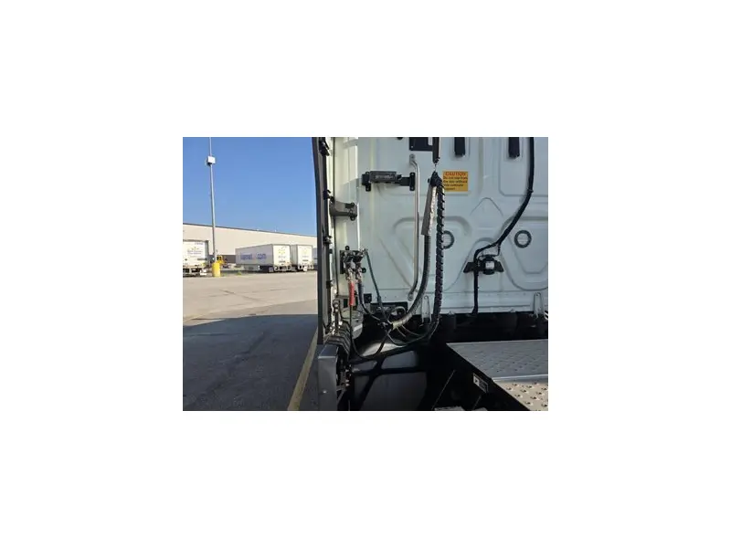 2022 FREIGHTLINER CASCADIA 126