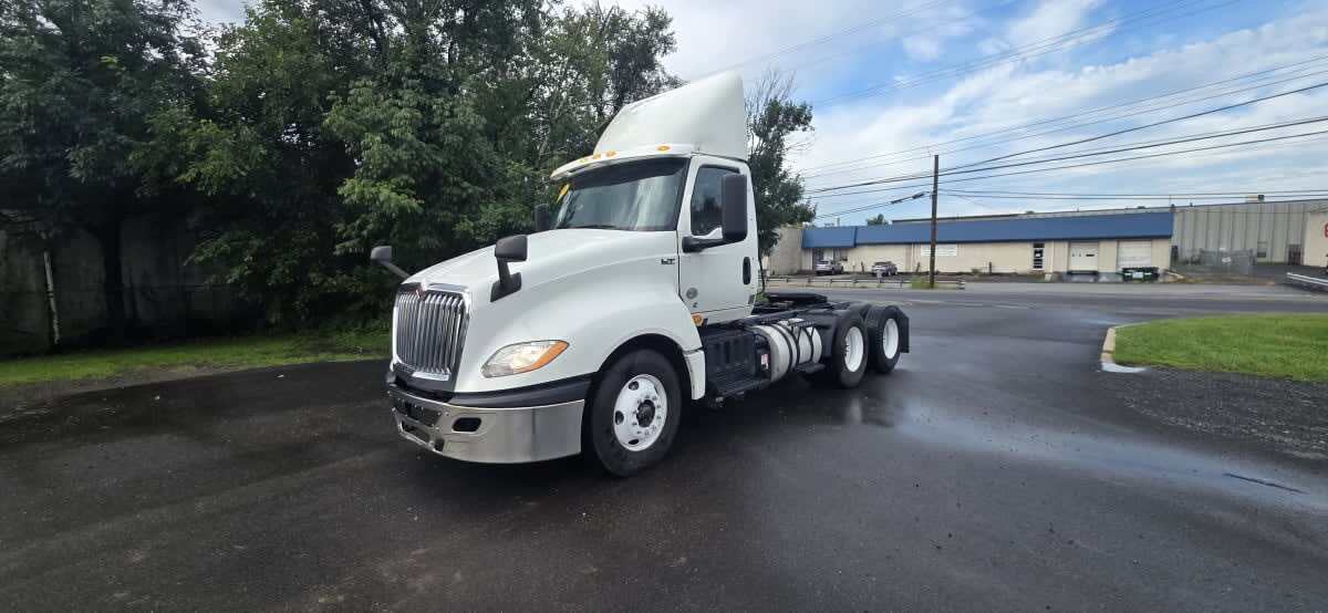 2019 INTERNATIONAL LT625 DAYCAB T/A in Bensalem, PA
