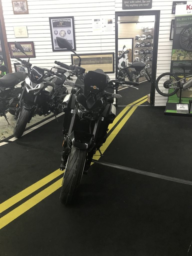 2025 Kawasaki Z900 ABS Metallic Spark Black/Metallic Carbon Gray ABS in Monroe, NC