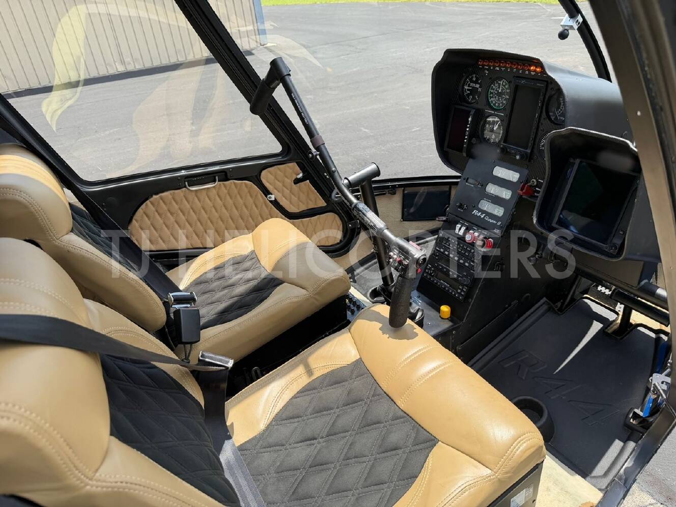 A photo of this 2014 Robinson R44 CLIPPER II