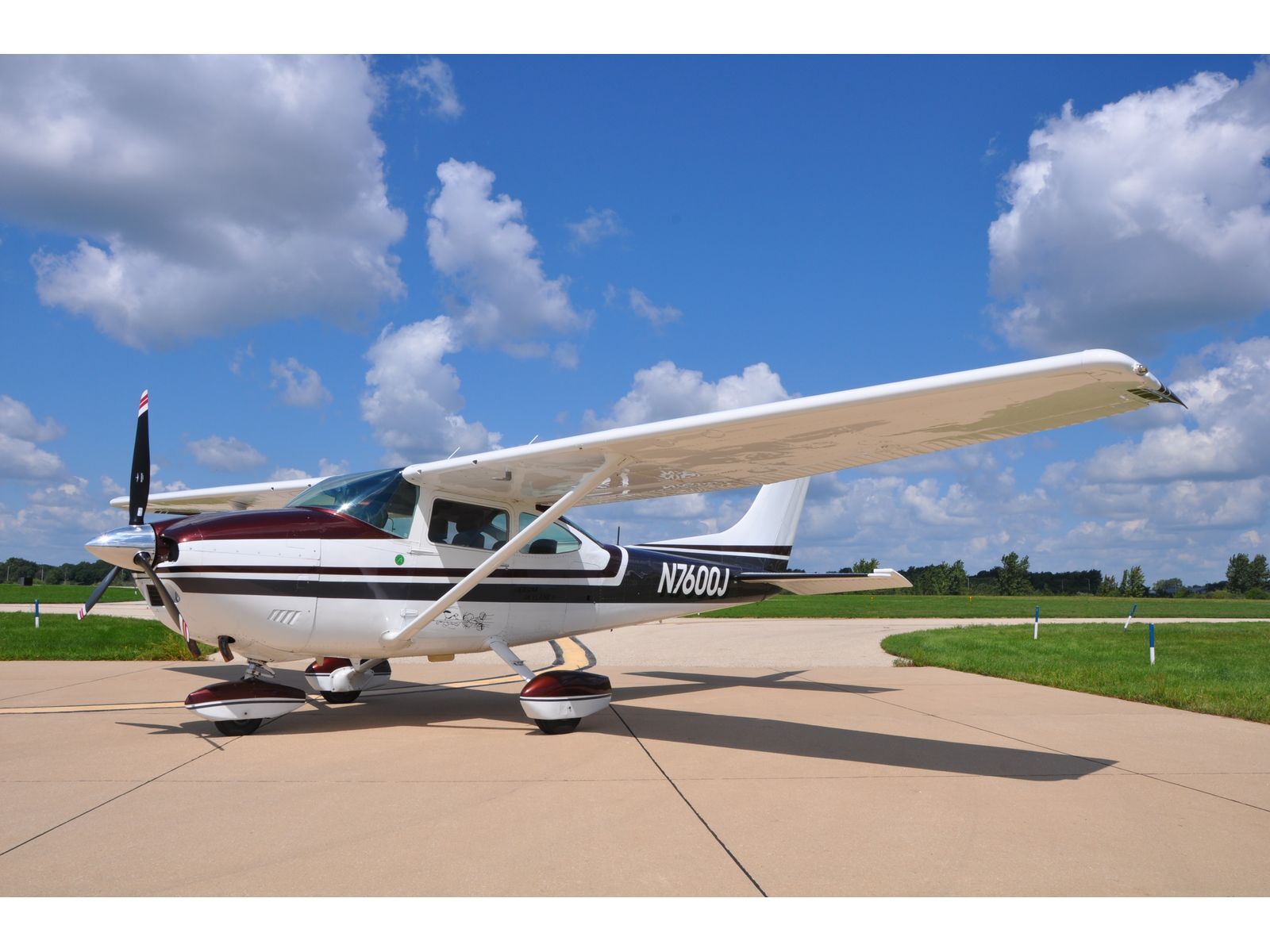 1976 Cessna 182P SKYLANE in lake in the hill IL