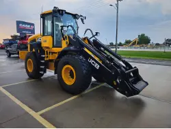 2026 JCB 427 Agri