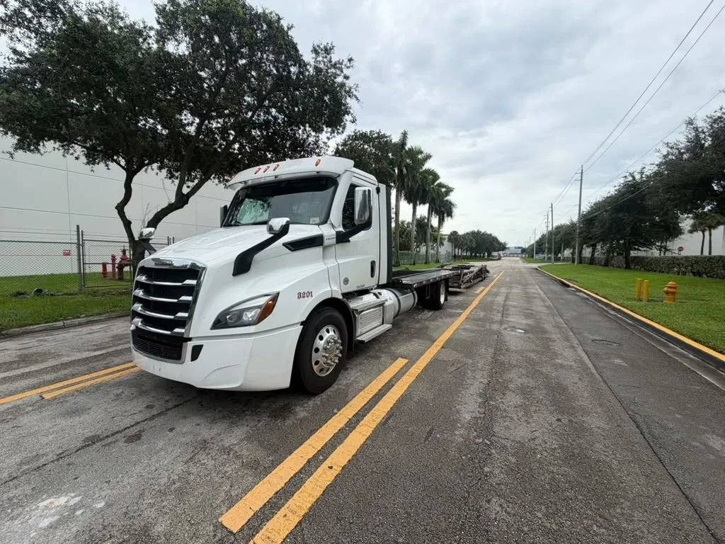 2024 FREIGHTLINER CASCADIA 116 in Miami, FL