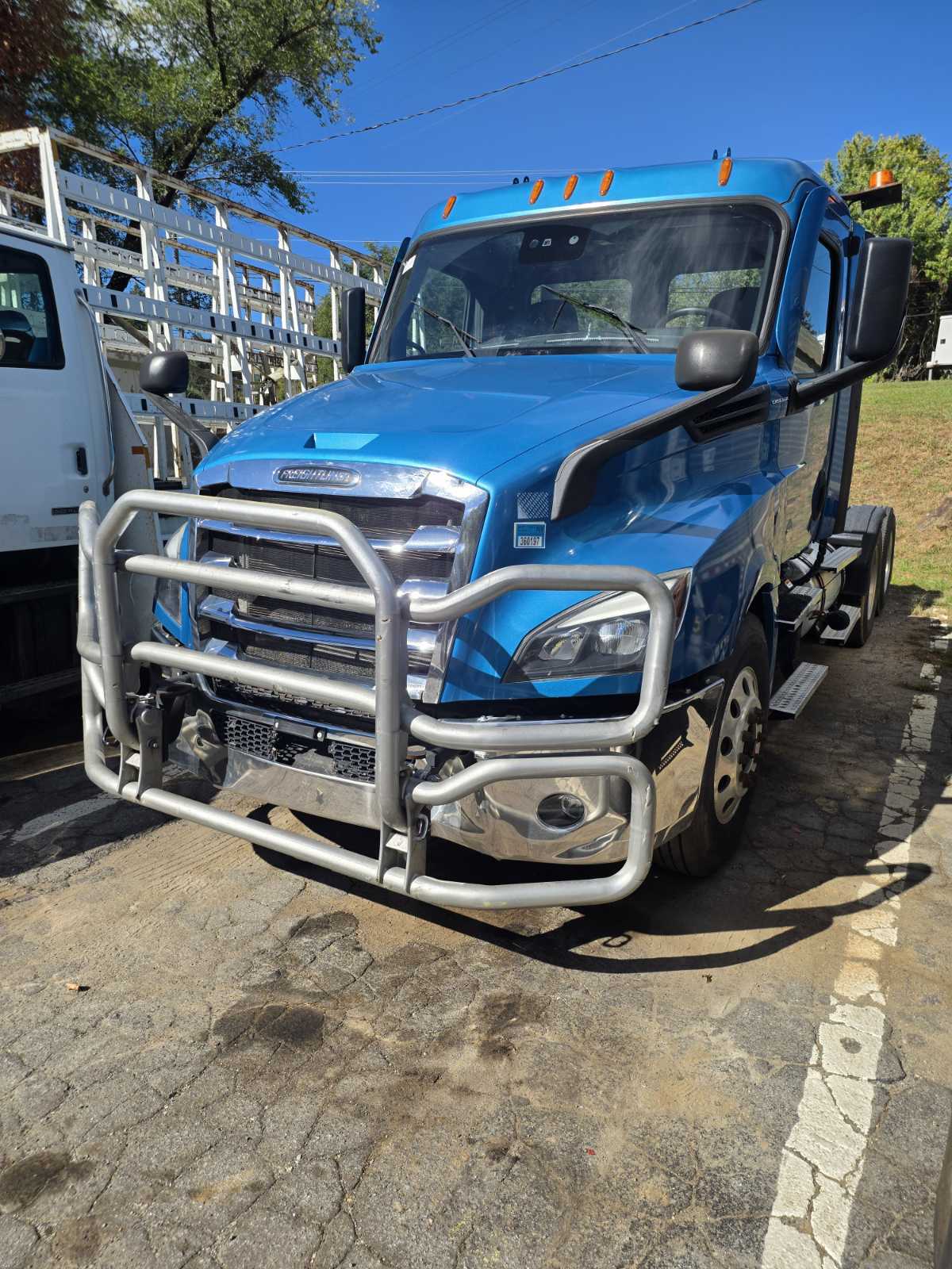 2022 FREIGHTLINER CASCADIA 126 in Candler, NC