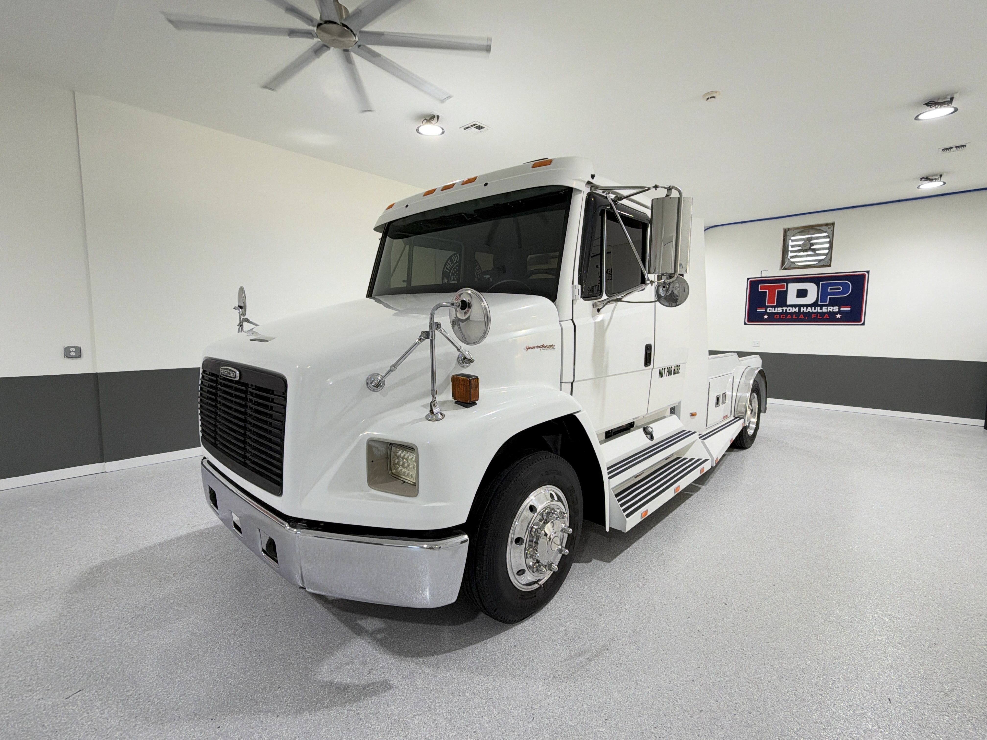 2000 FREIGHTLINER FL60 in Ocala, FL