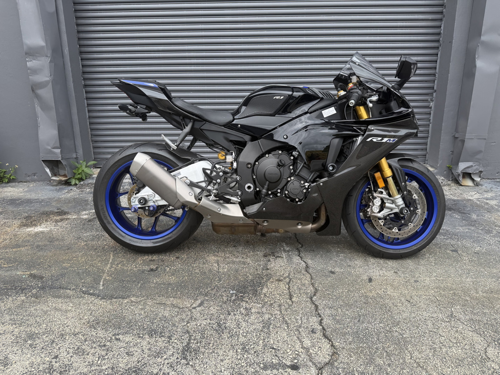 2021 Yamaha YZF R1M Standard motorcycle