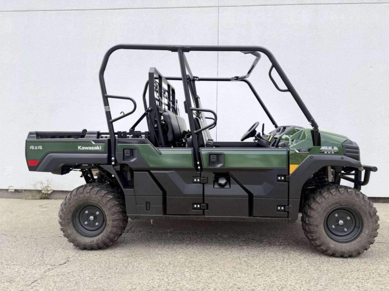 A photo of this 2026 Kawasaki Mule PRO-FXT 820 EPS