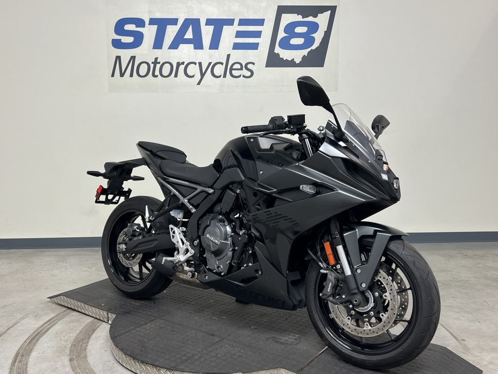 2025 Suzuki GSX 8R (GSX800FRQM5) 8R in Peninsula, OH