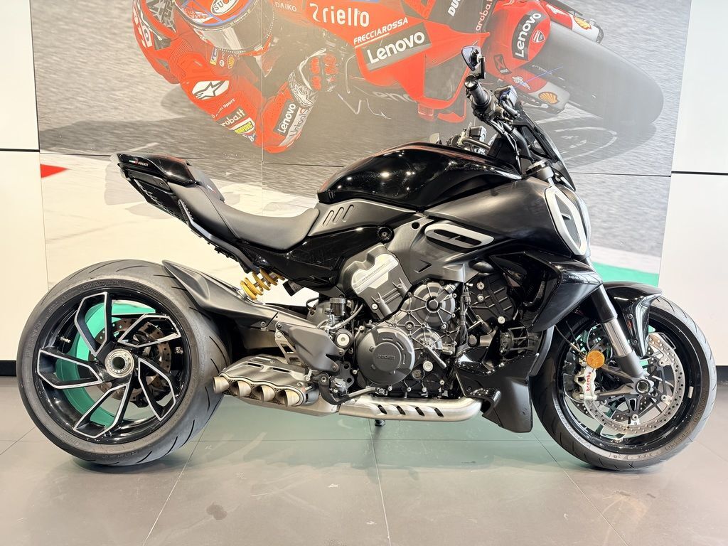 2024 Ducati Diavel V4 Black V4 in Miami, FL