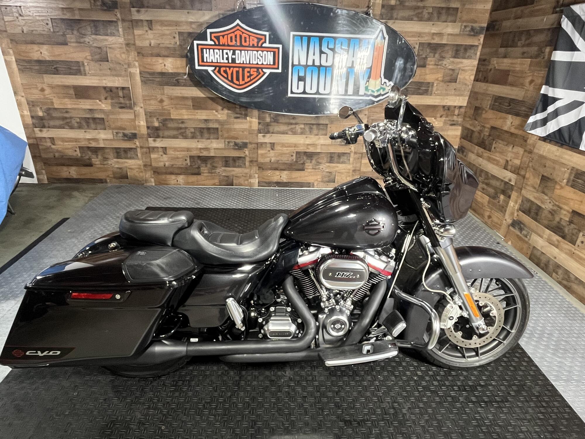 2020 Harley-Davidson CVO Street Glide CVO in Bellmore, NY