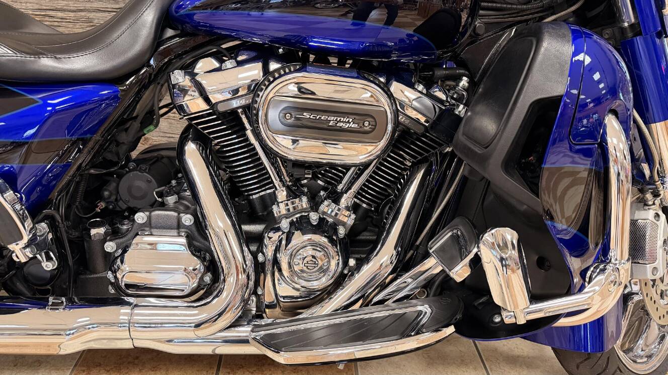 A photo of this 2017 Harley-Davidson CVO Street Glide