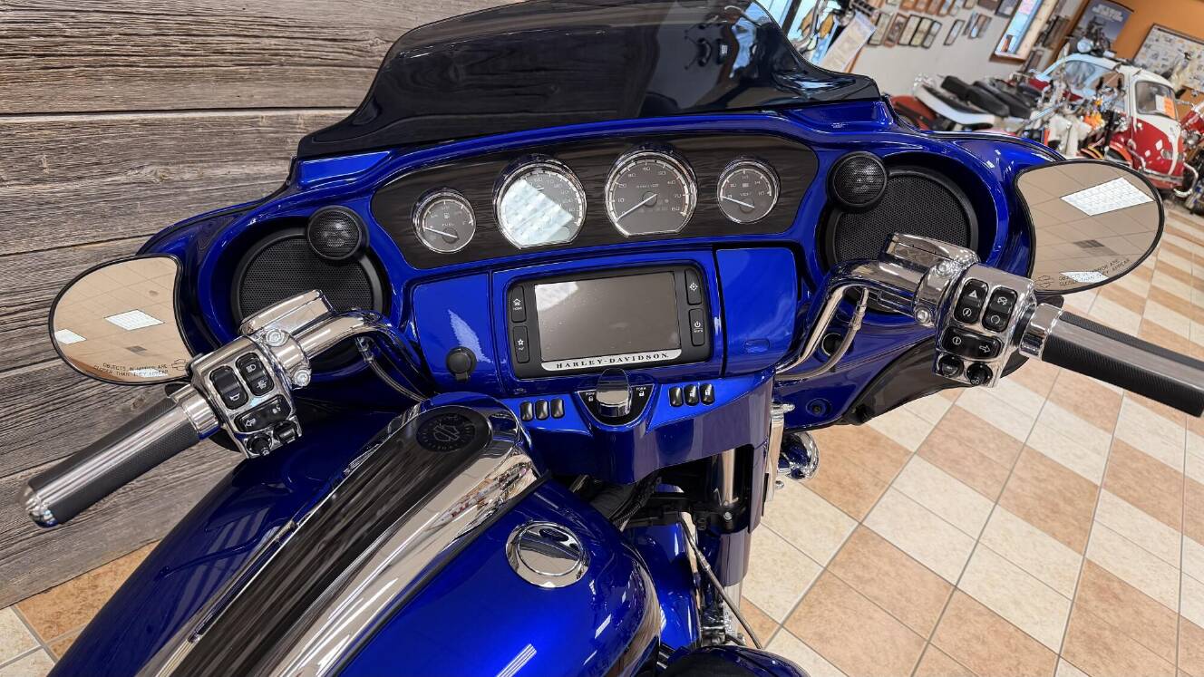 A photo of this 2017 Harley-Davidson CVO Street Glide