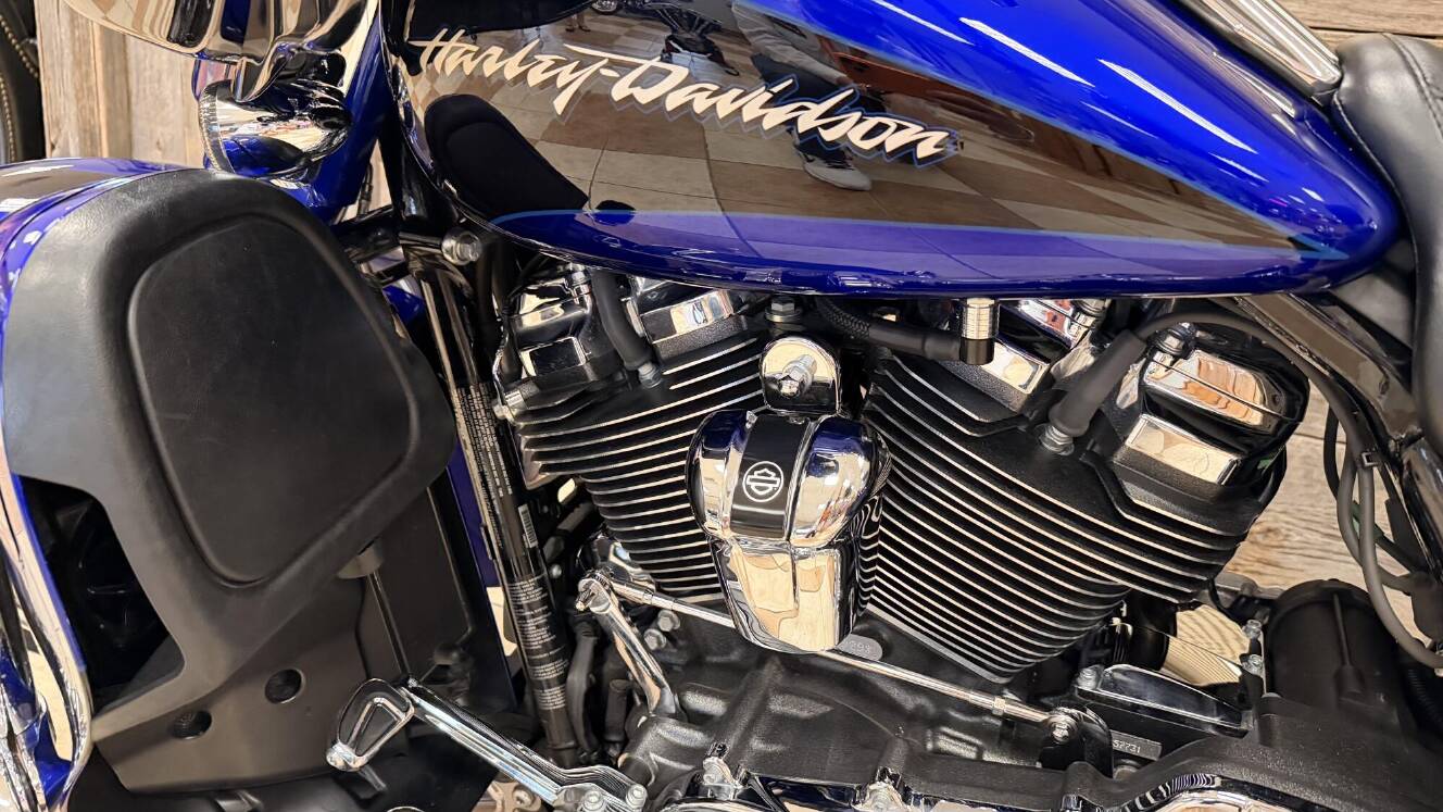 A photo of this 2017 Harley-Davidson CVO Street Glide