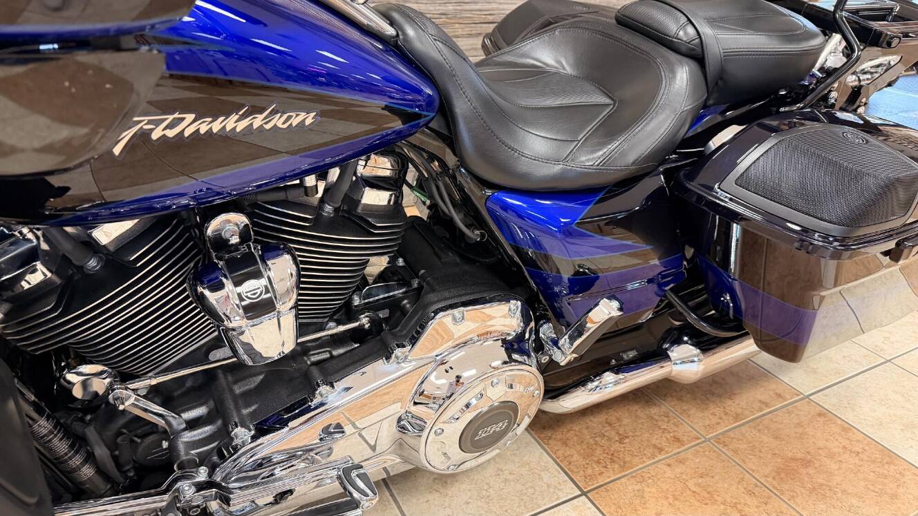 A photo of this 2017 Harley-Davidson CVO Street Glide