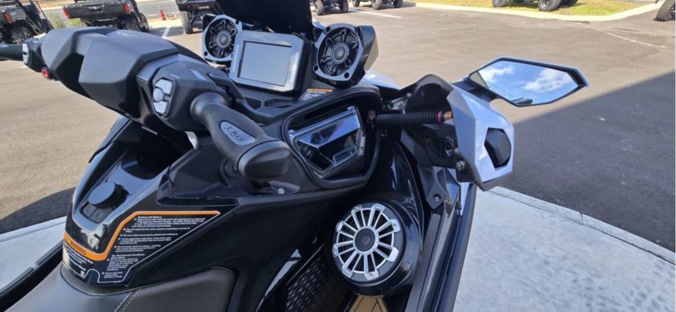 A photo of this 2026 Kawasaki Jet Ski® Ultra® 160 LX