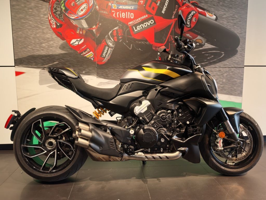 2026 Ducati Diavel V4 Black Roadster in miami FL