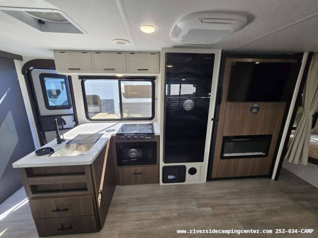 A photo of this 2027 Prime Time Avenger 26DBS