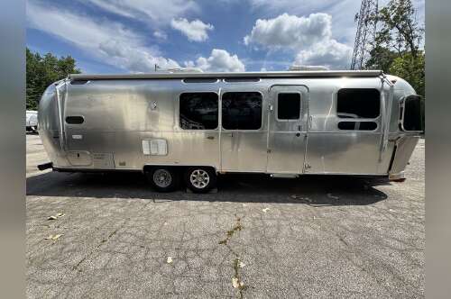 2020 Airstream Flying Cloud 30FB Bunk in lorain OH