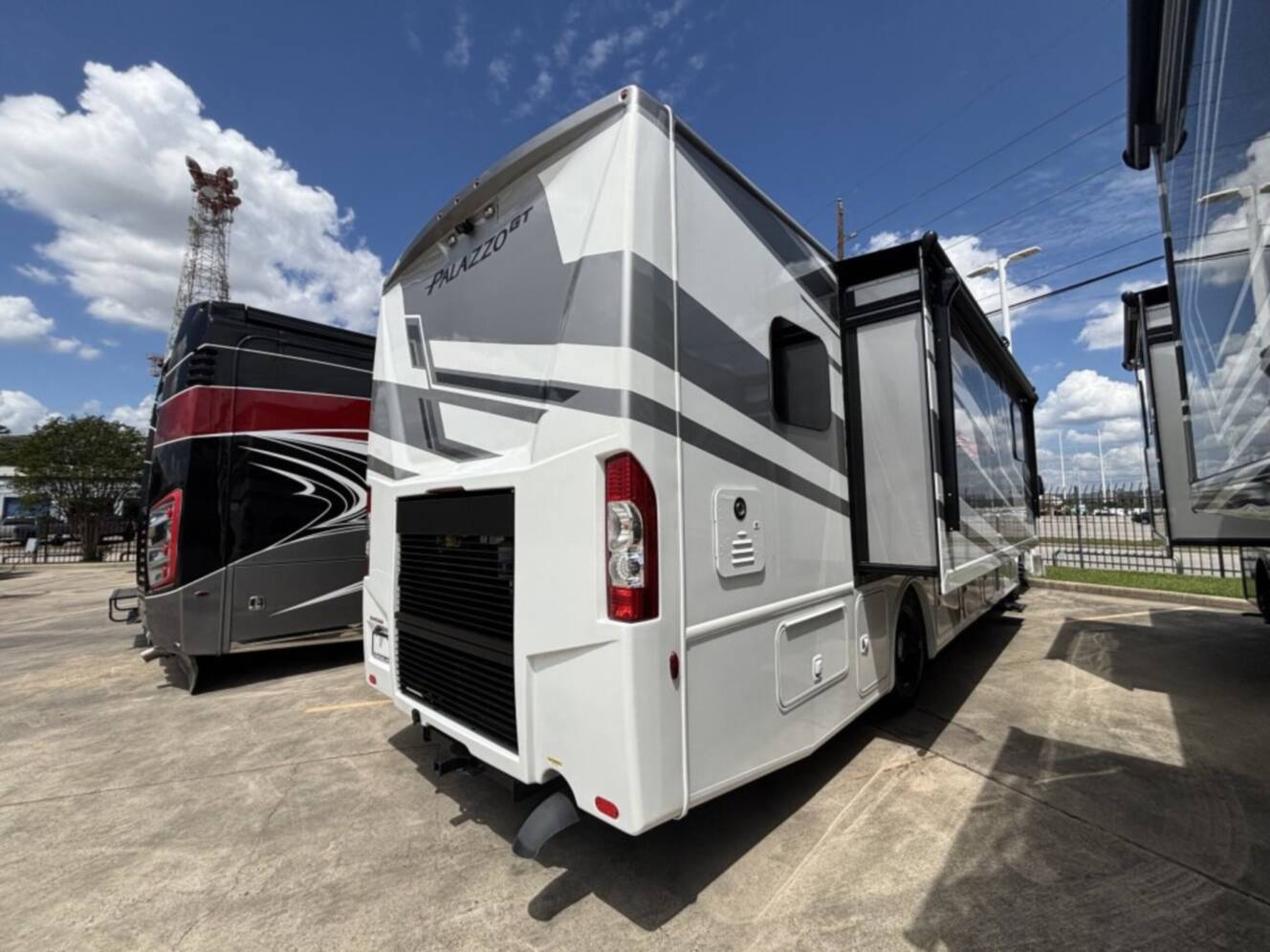 A photo of this 2026 Thor Motor Coach PALAZZO GT 37.4