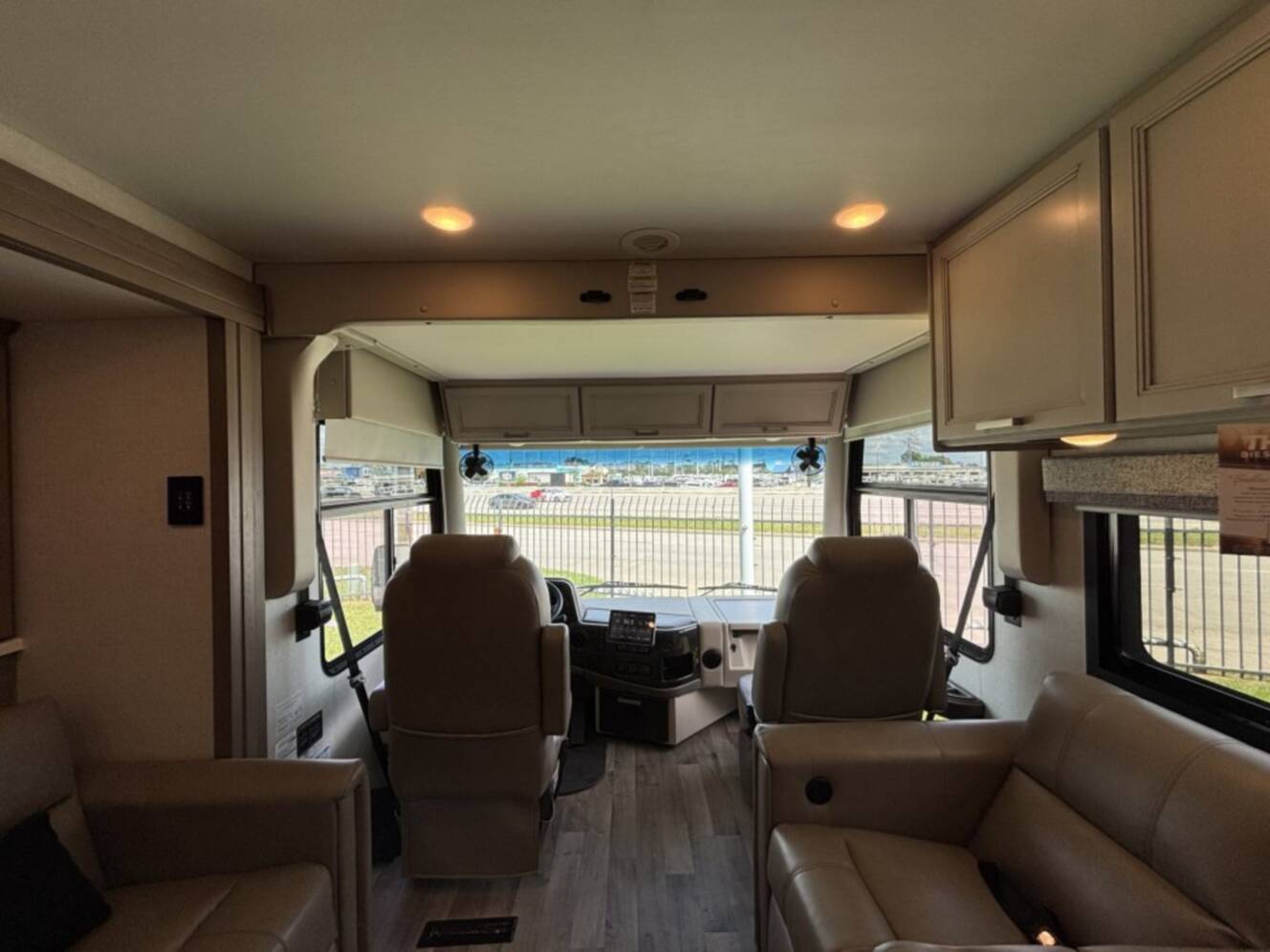 A photo of this 2026 Thor Motor Coach PALAZZO GT 37.4