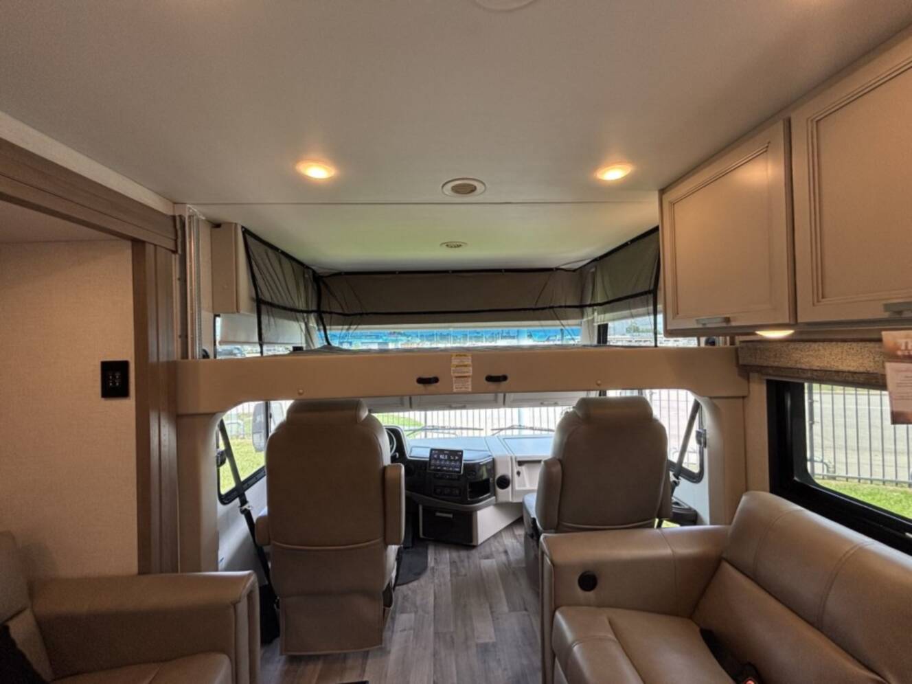 A photo of this 2026 Thor Motor Coach PALAZZO GT 37.4