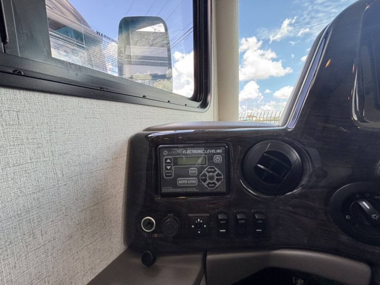 A photo of this 2026 Thor Motor Coach PALAZZO GT 37.4