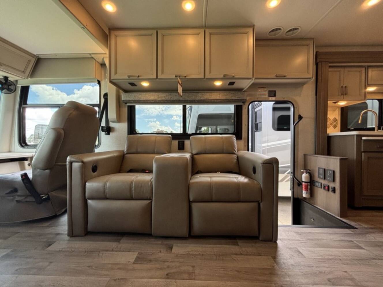 A photo of this 2026 Thor Motor Coach PALAZZO GT 37.4