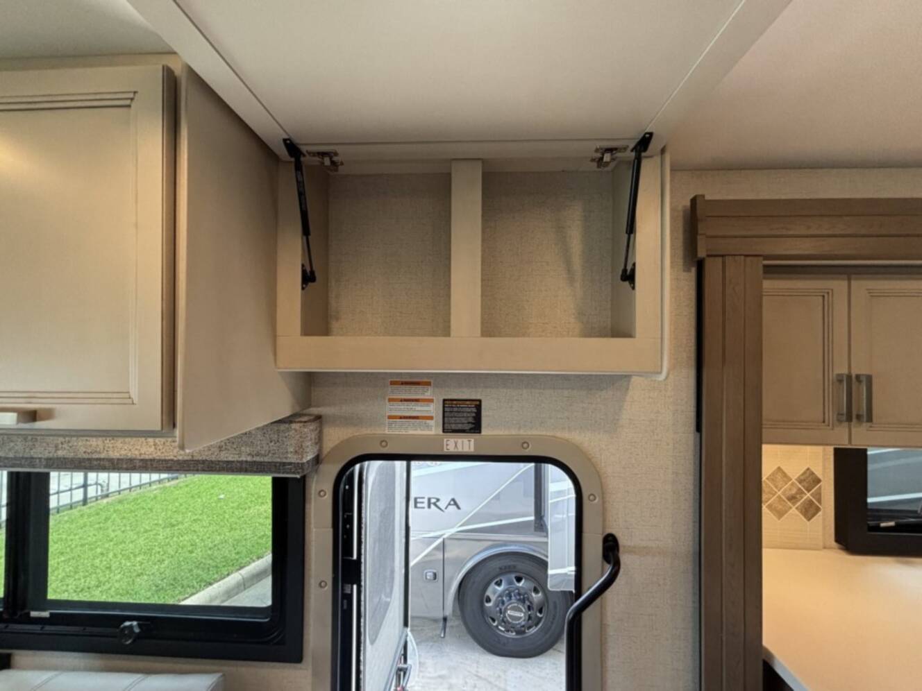 A photo of this 2026 Thor Motor Coach PALAZZO GT 37.4