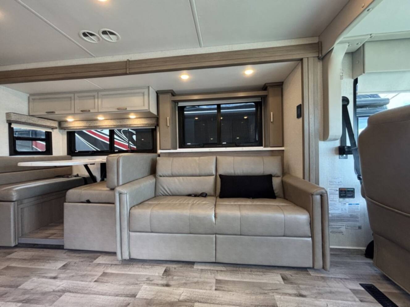 A photo of this 2026 Thor Motor Coach PALAZZO GT 37.4
