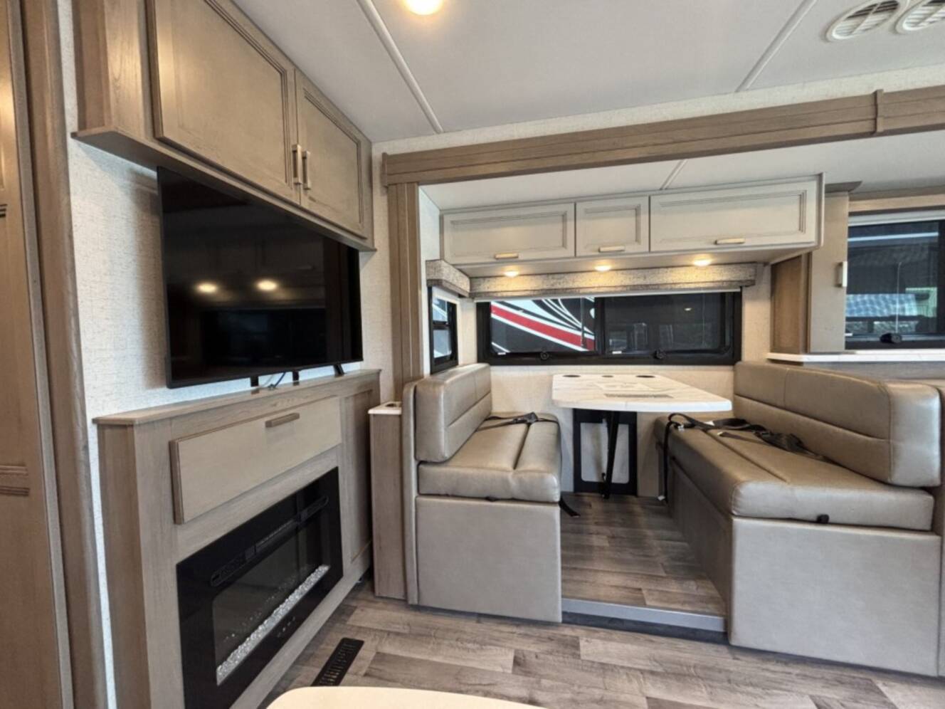 A photo of this 2026 Thor Motor Coach PALAZZO GT 37.4