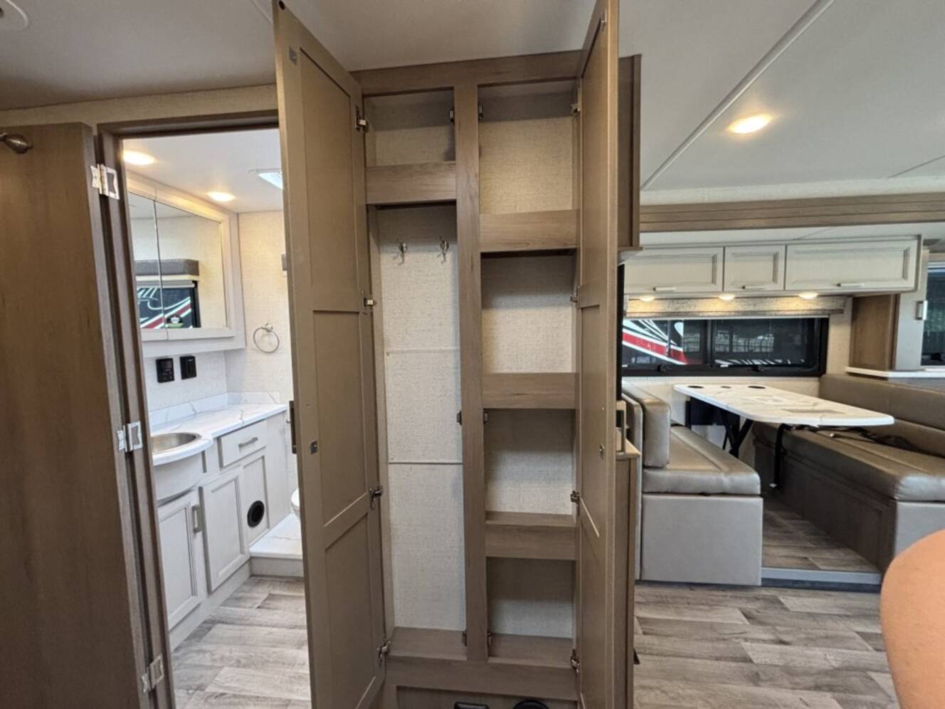 A photo of this 2026 Thor Motor Coach PALAZZO GT 37.4