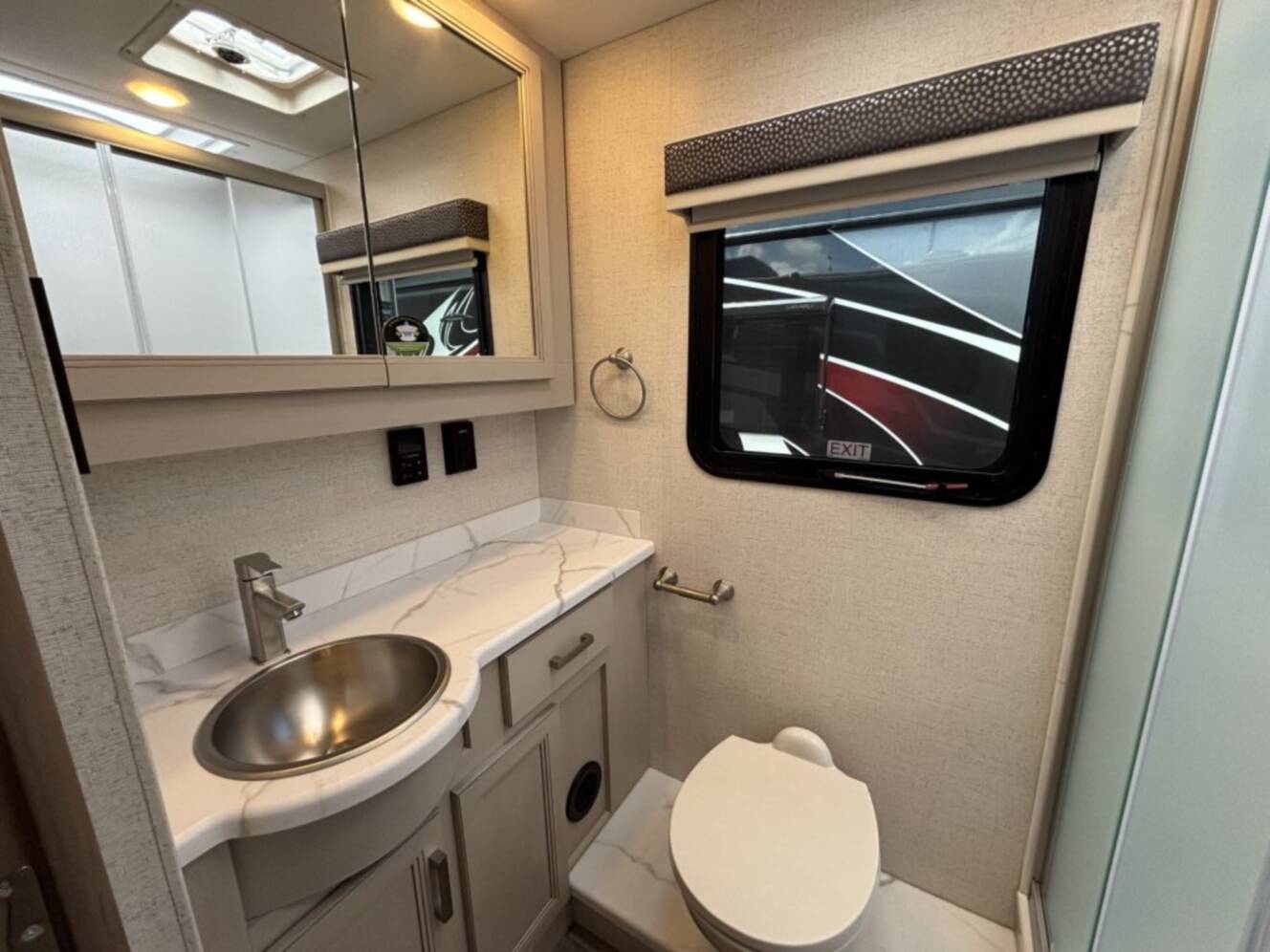A photo of this 2026 Thor Motor Coach PALAZZO GT 37.4