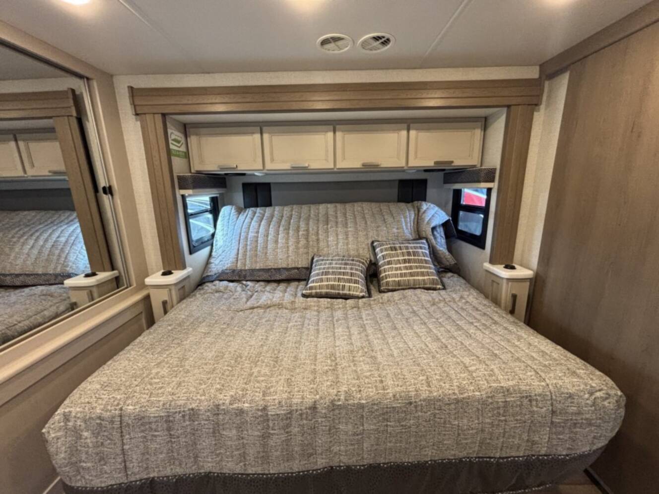 A photo of this 2026 Thor Motor Coach PALAZZO GT 37.4
