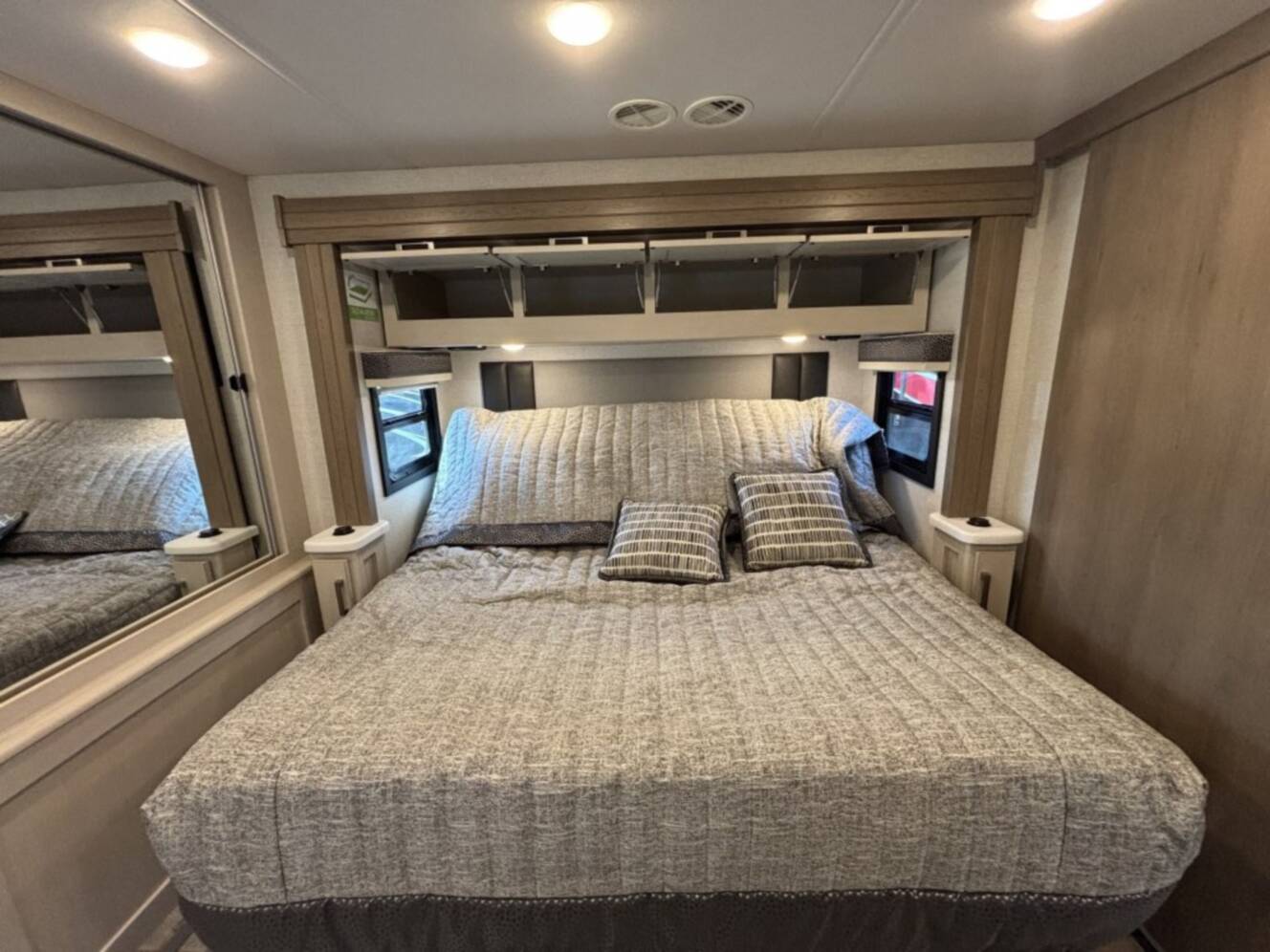 A photo of this 2026 Thor Motor Coach PALAZZO GT 37.4