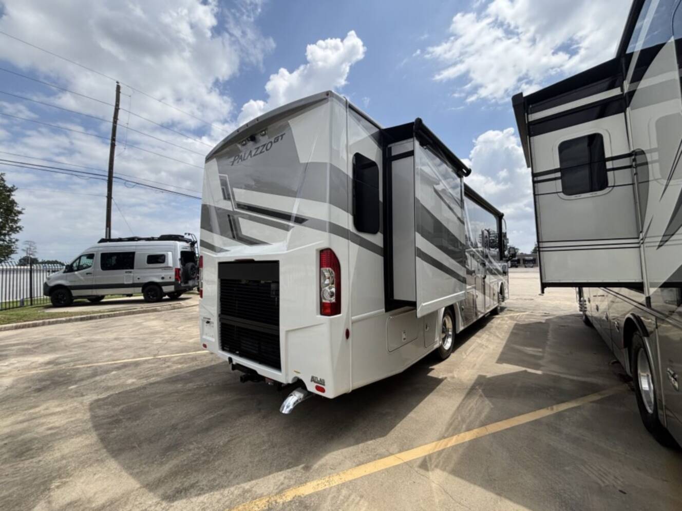 A photo of this 2026 Thor Motor Coach PALAZZO GT 33.6