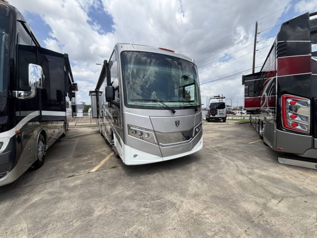 A photo of this 2026 Thor Motor Coach PALAZZO GT 33.6