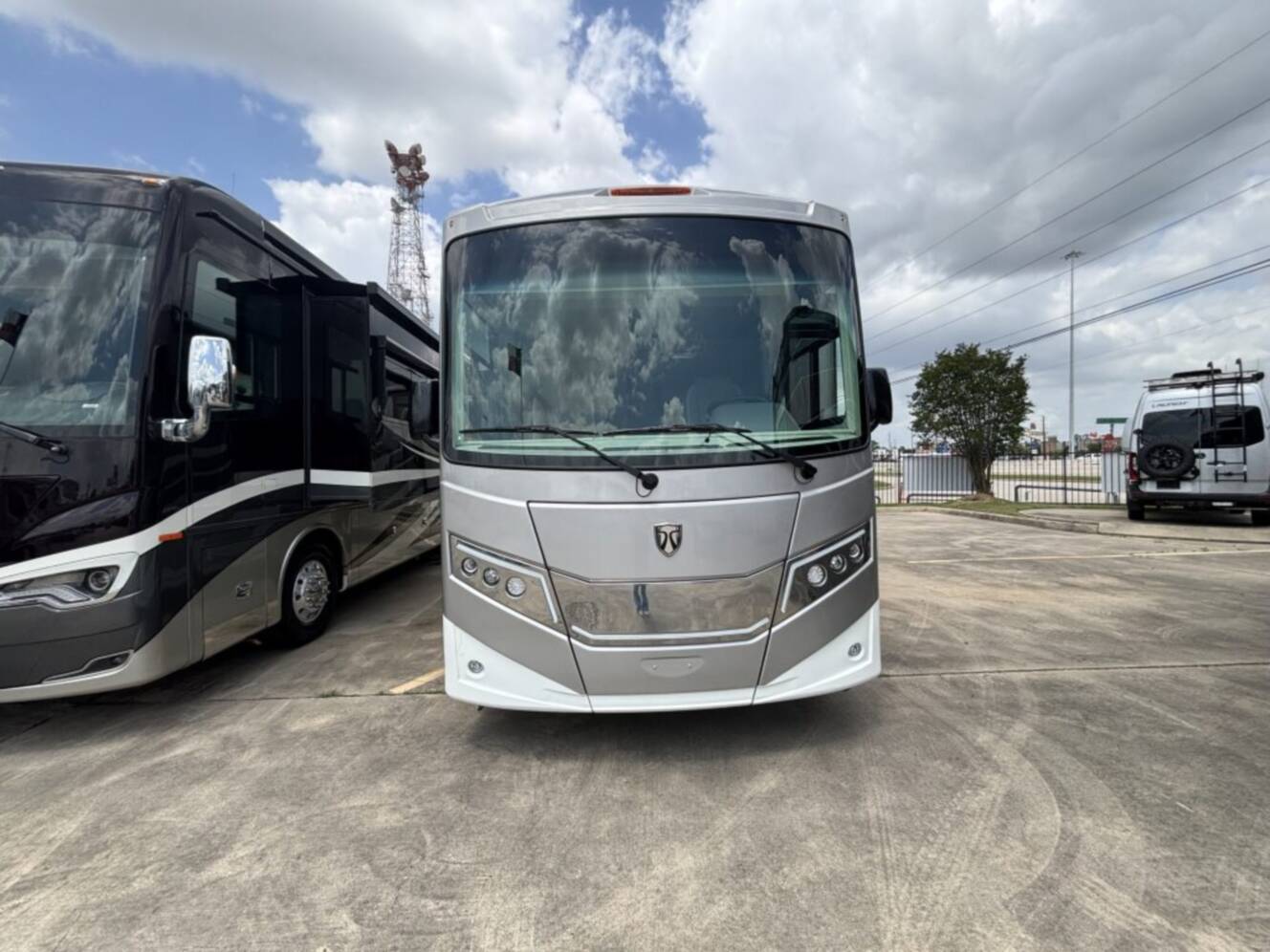 A photo of this 2026 Thor Motor Coach PALAZZO GT 33.6