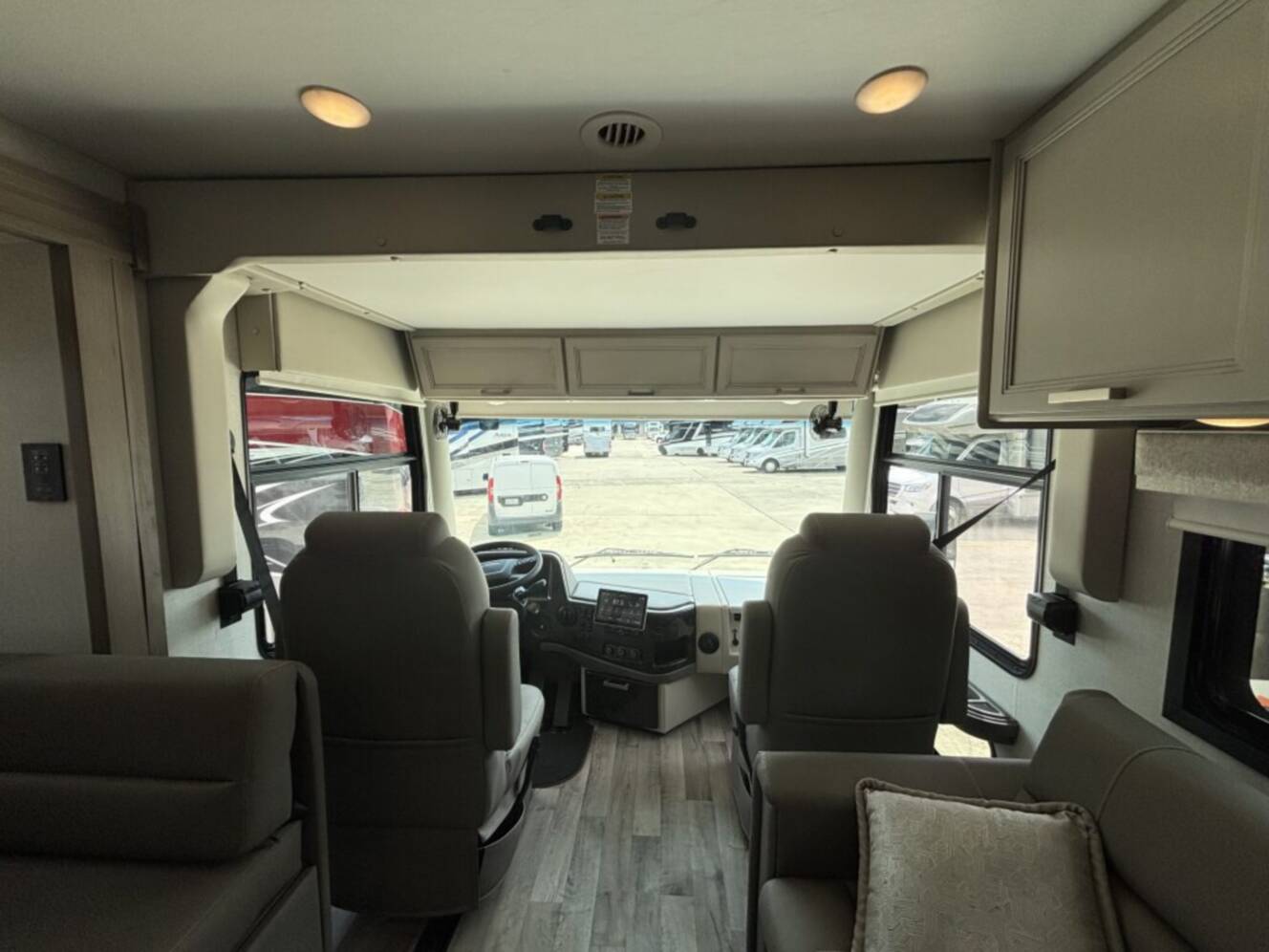 A photo of this 2026 Thor Motor Coach PALAZZO GT 33.6