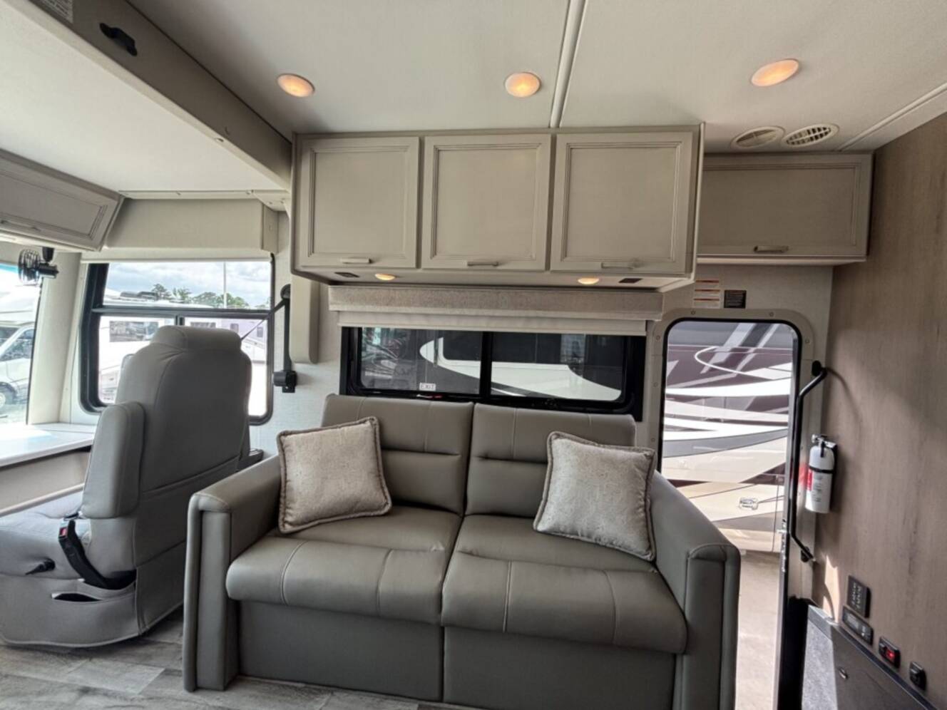 A photo of this 2026 Thor Motor Coach PALAZZO GT 33.6