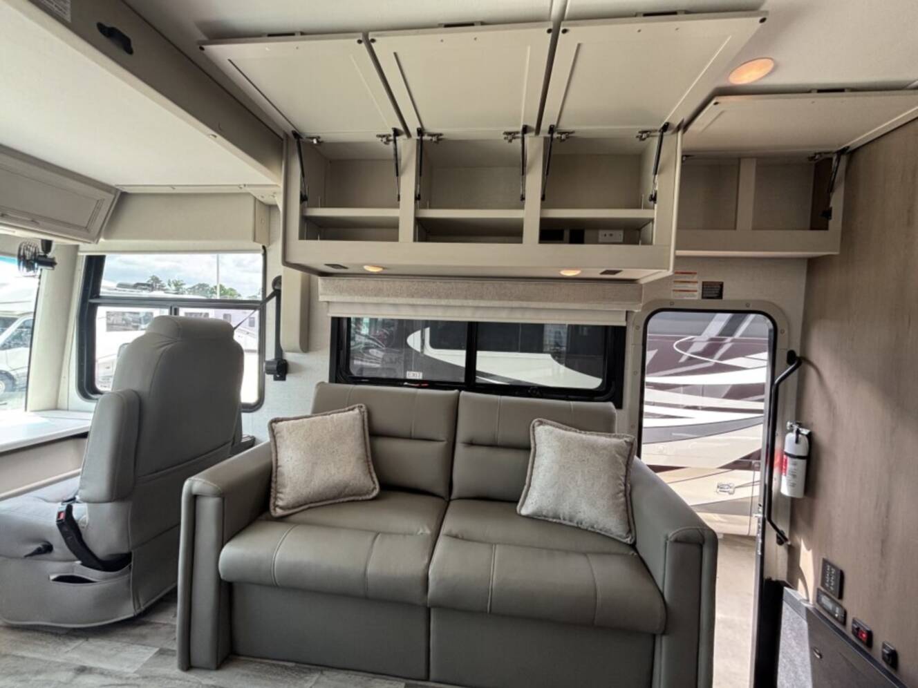A photo of this 2026 Thor Motor Coach PALAZZO GT 33.6