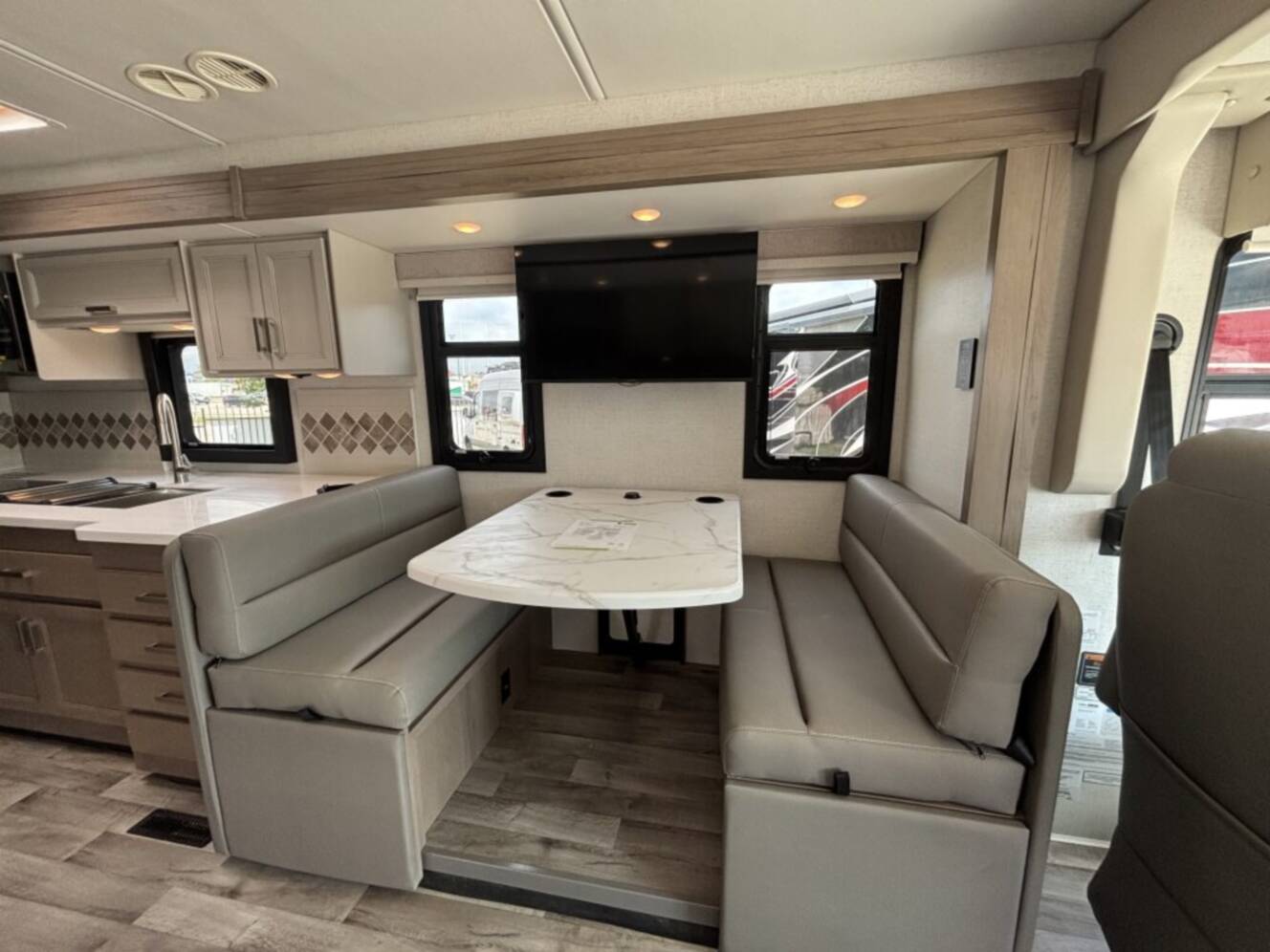 A photo of this 2026 Thor Motor Coach PALAZZO GT 33.6