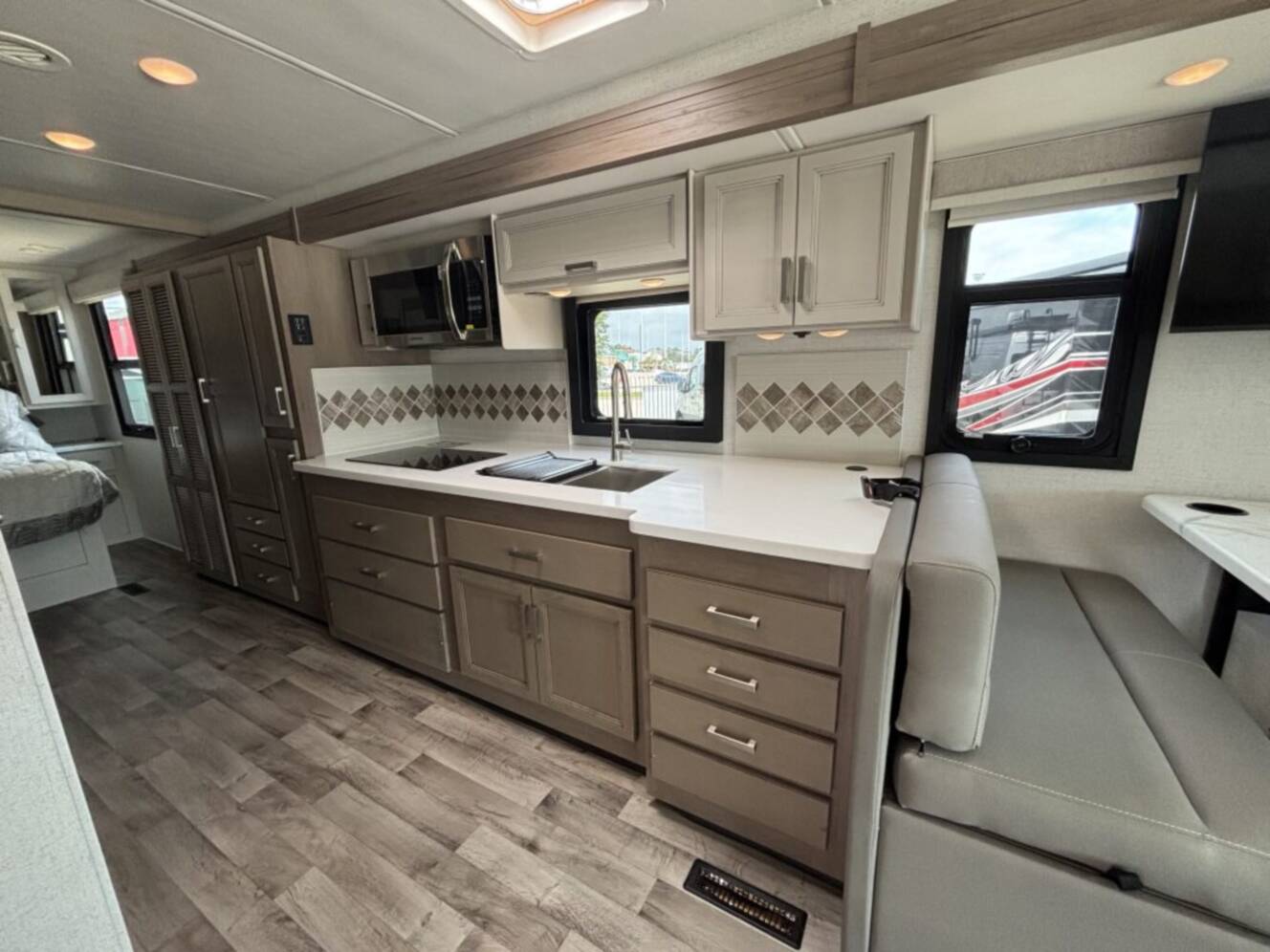 A photo of this 2026 Thor Motor Coach PALAZZO GT 33.6