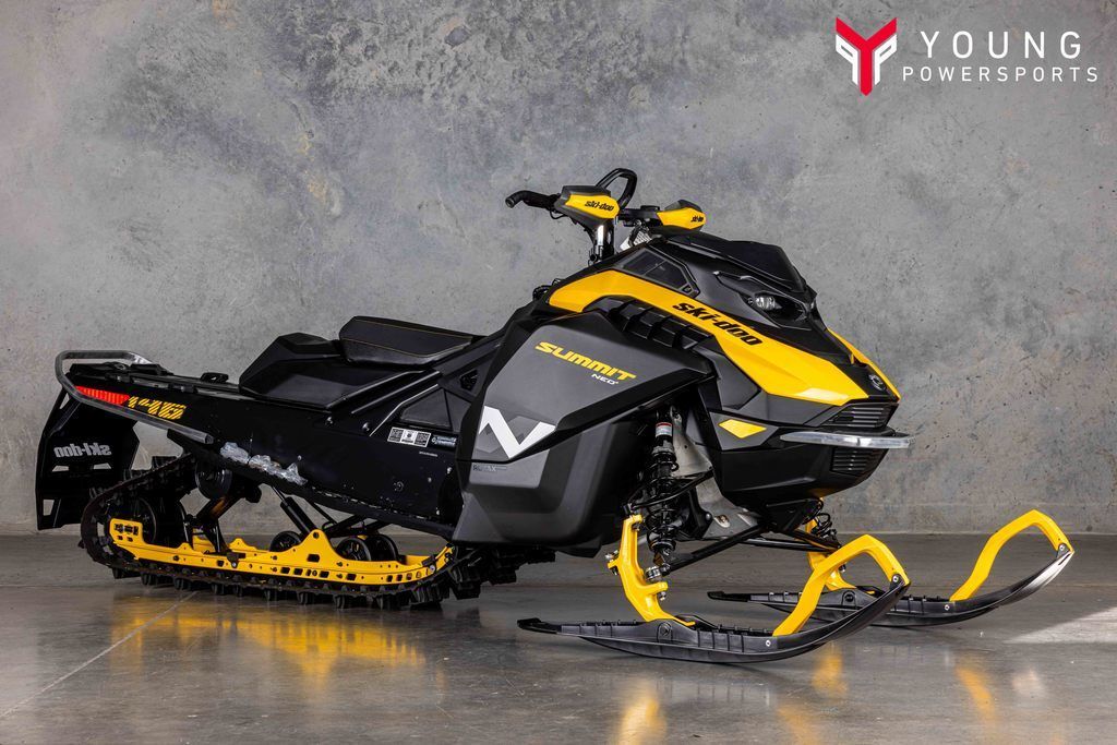 2026 Ski-Doo SUMMIT NEO+ 600 EFI HURRICANE FELXEDGE 1.75" E.S. 38854 BASE in centerville UT
