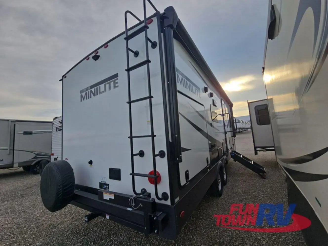 Mini Rv/boat Used 2025 Forest River RV Rockwood Mini Lite 2513S For Sale in ...