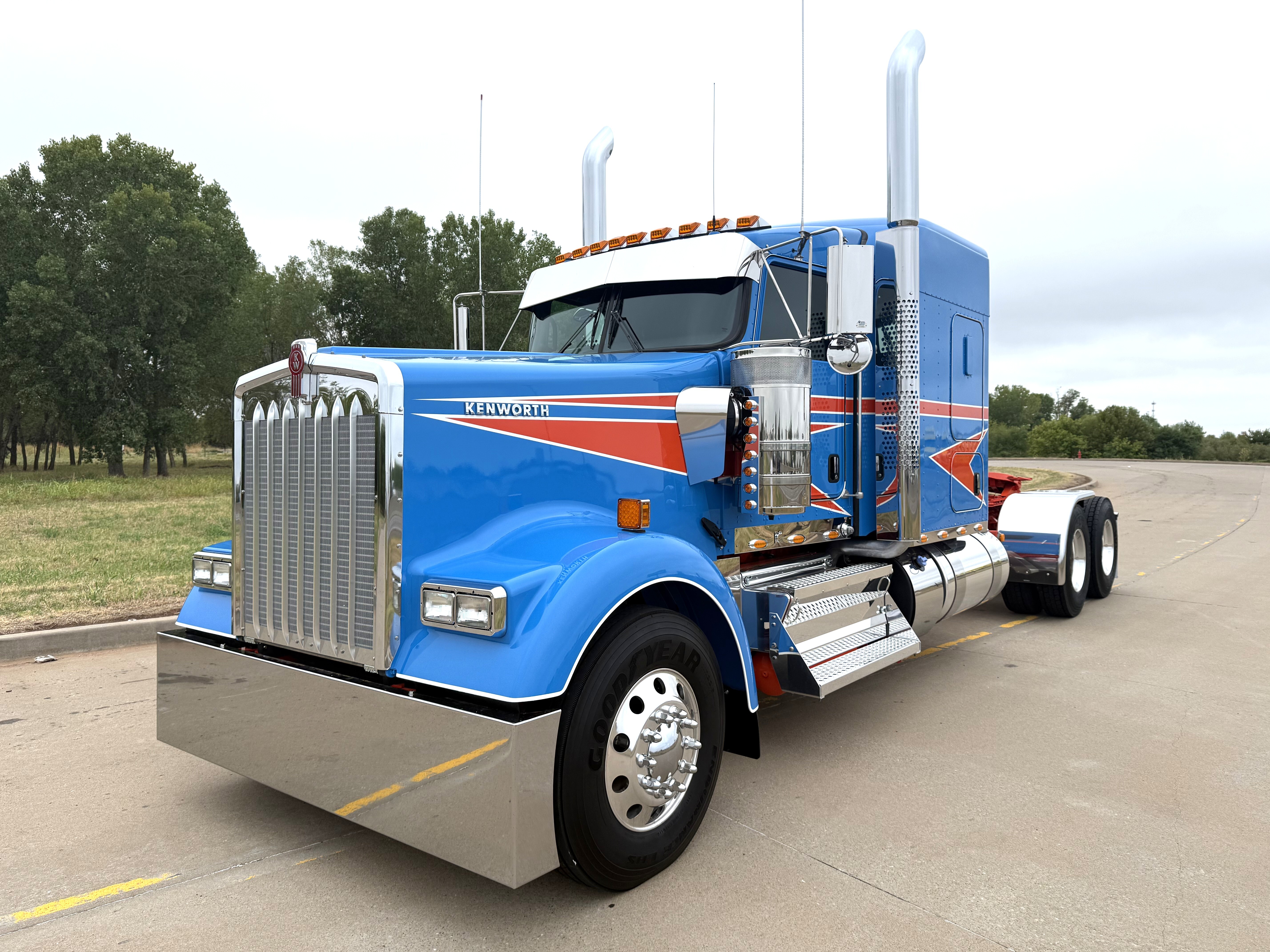 2027 KENWORTH W900L in Oklahoma City, OK