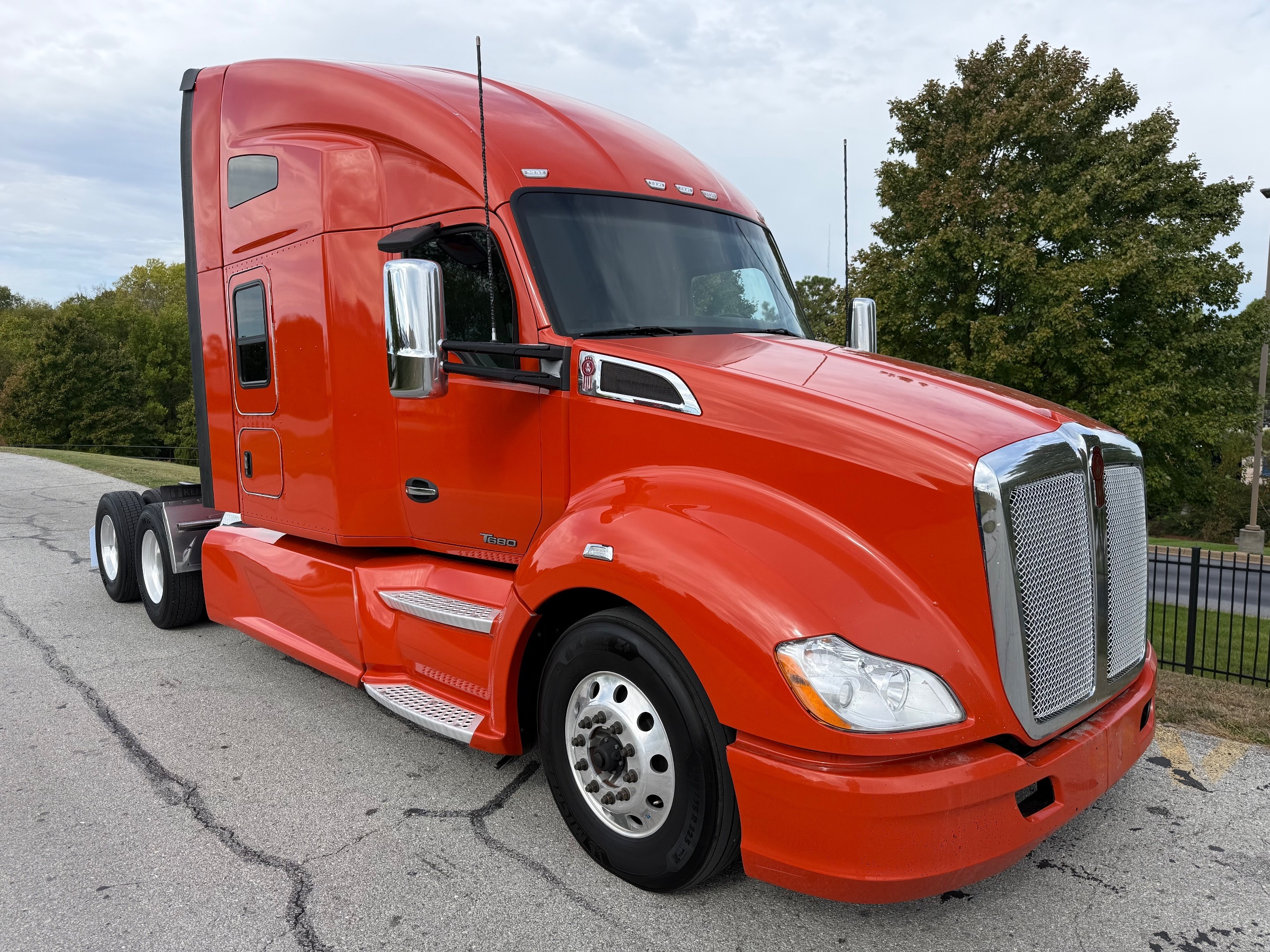 2021 KENWORTH T680 in Springfield, MO