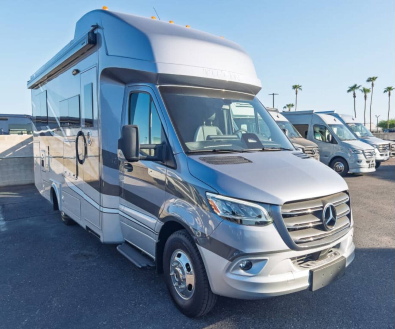 A photo of this 2027 Tiffin WAYFARER 25XLW