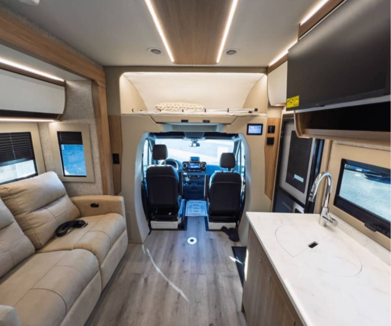 A photo of this 2027 Tiffin WAYFARER 25XLW