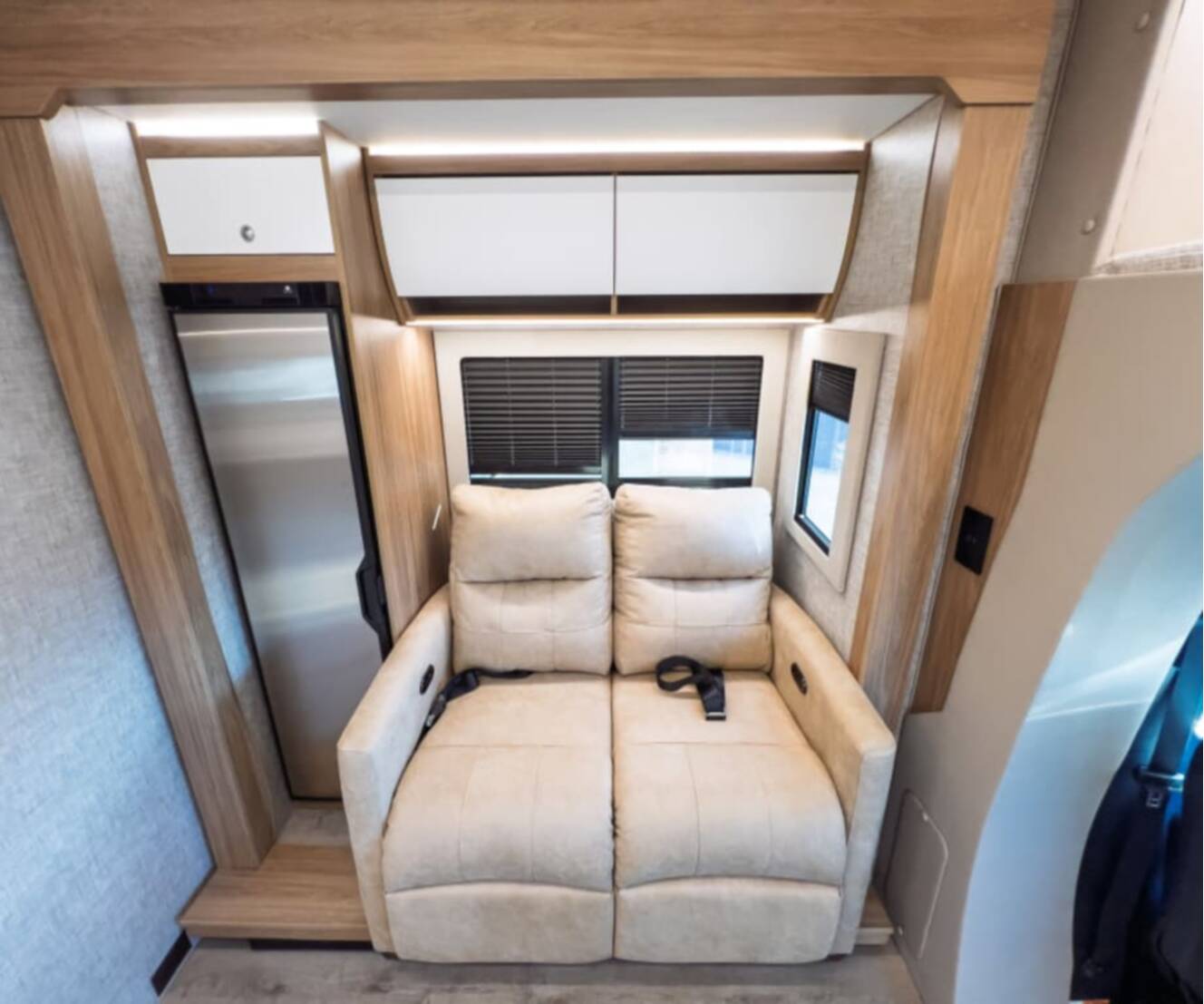 A photo of this 2027 Tiffin WAYFARER 25XLW